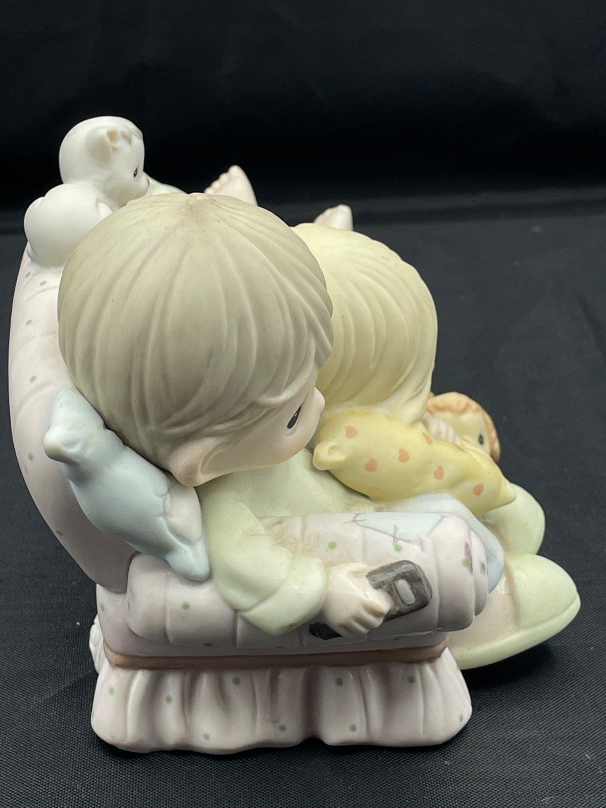 Precious Moments Couch couple Cat Together is the Nicest Place 2005 figurine