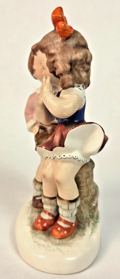Goebel NASHA Figurine – Na 15 – Sweet News – Boy Whispering in Girl’s Ear #15