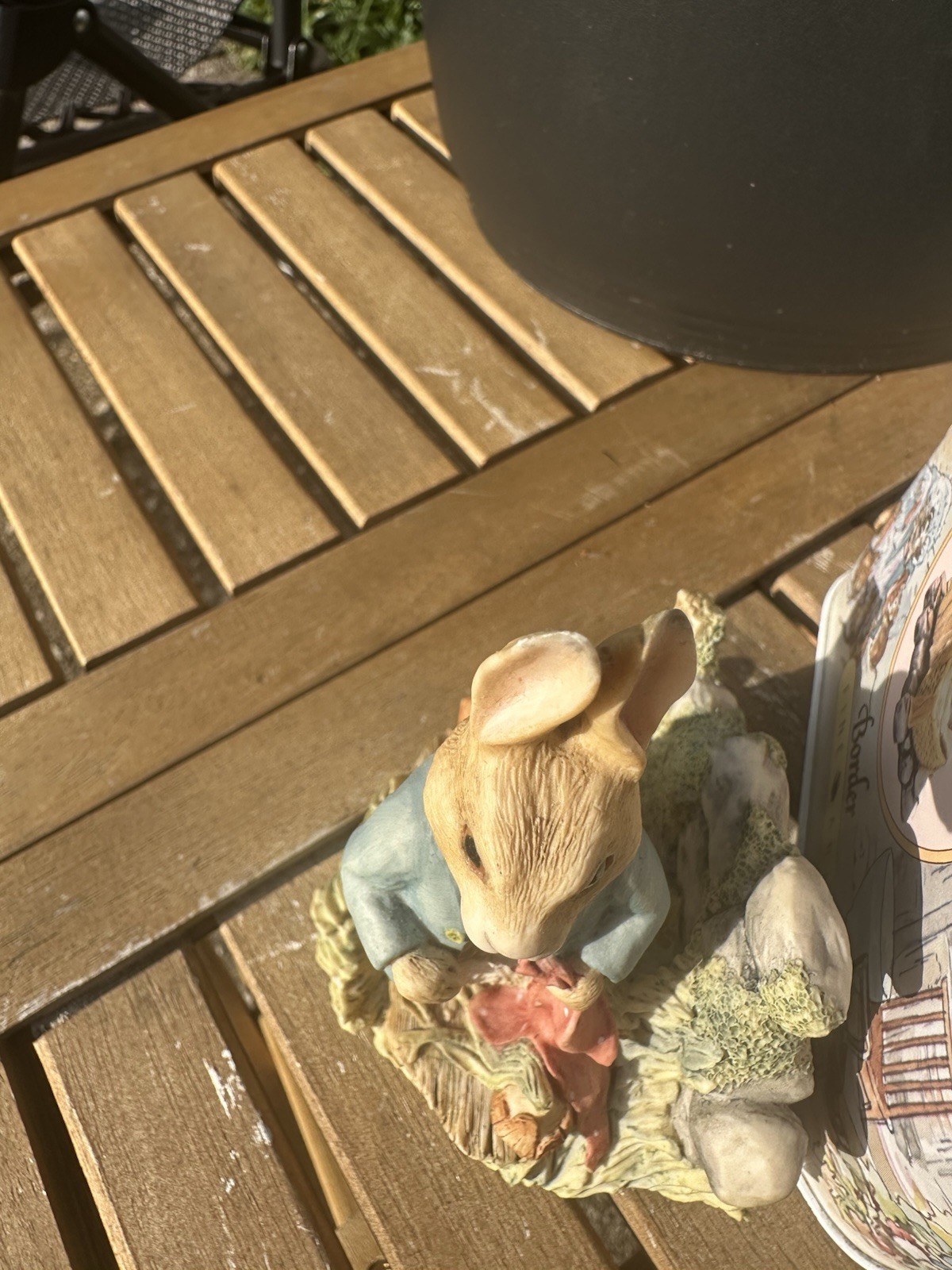 Vintage World Of Beatrix Potter Peter Rabbit In The Garden BP1 Figurine with Tin