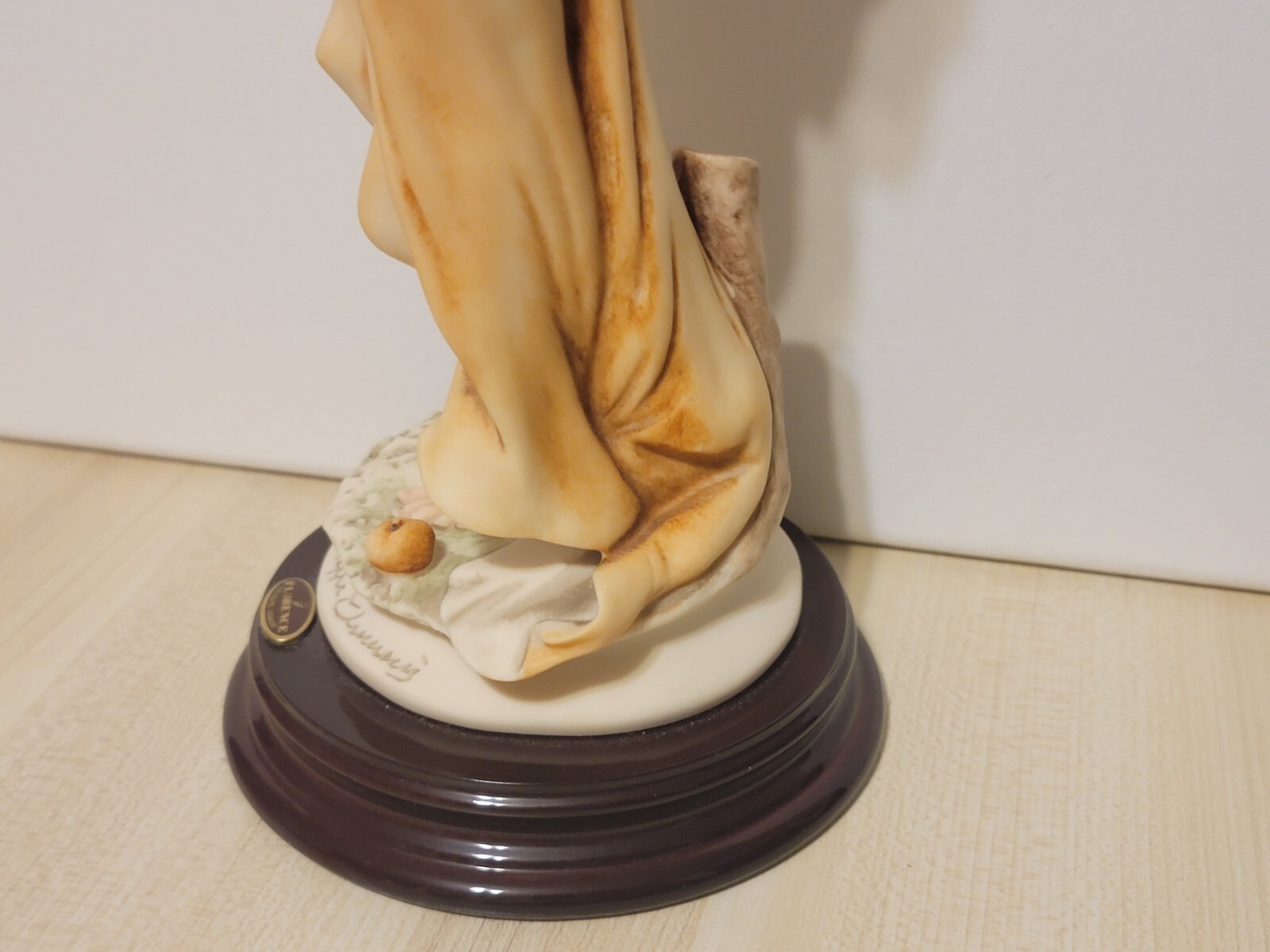 Giuseppe Armani Lady Cornucopia 0182C Figurine Capodimonte Florence Porcelain