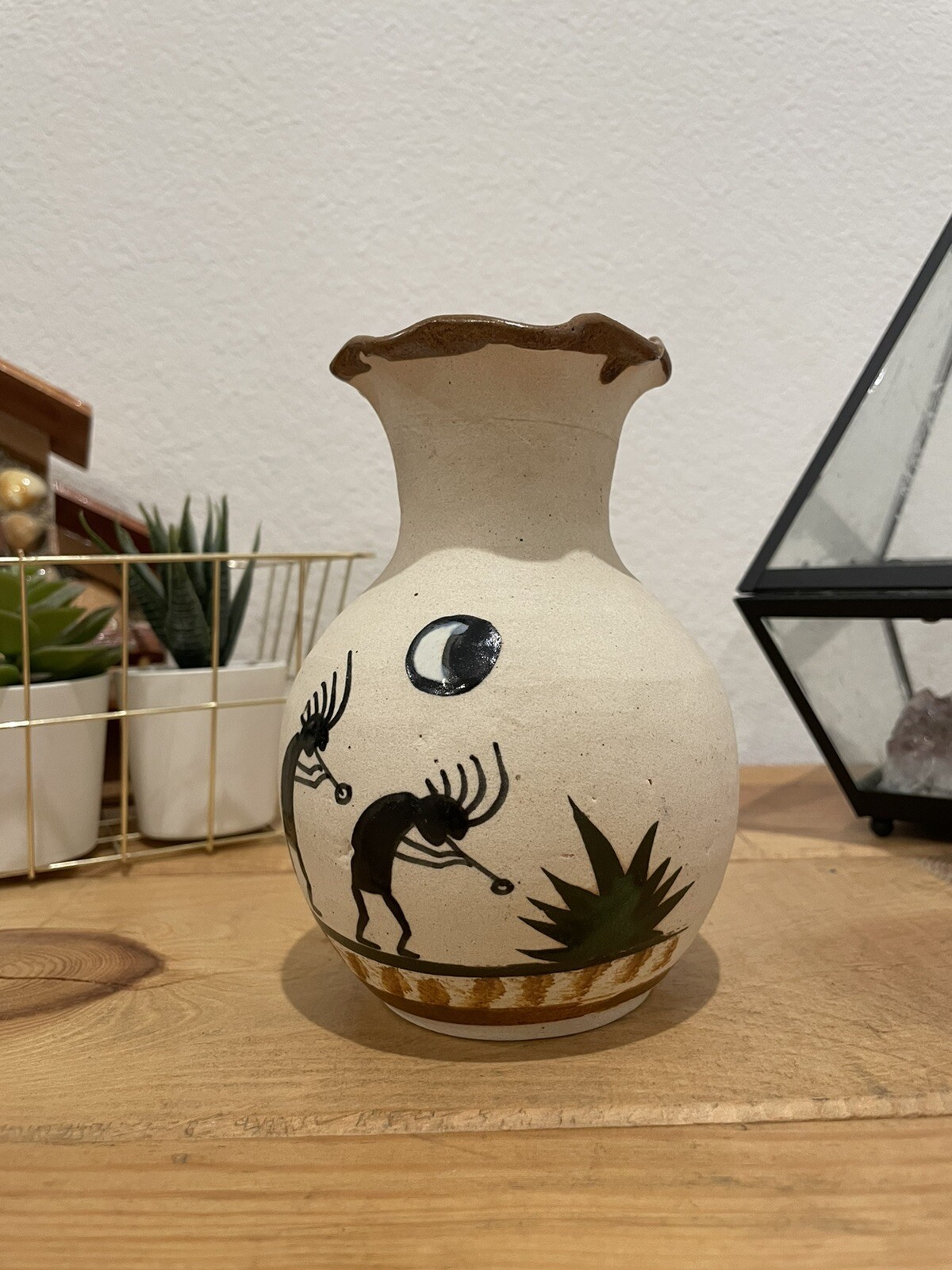 Kokopelli Magic! Kokopelli Figurine Vase – Handcrafted & Stunning!
