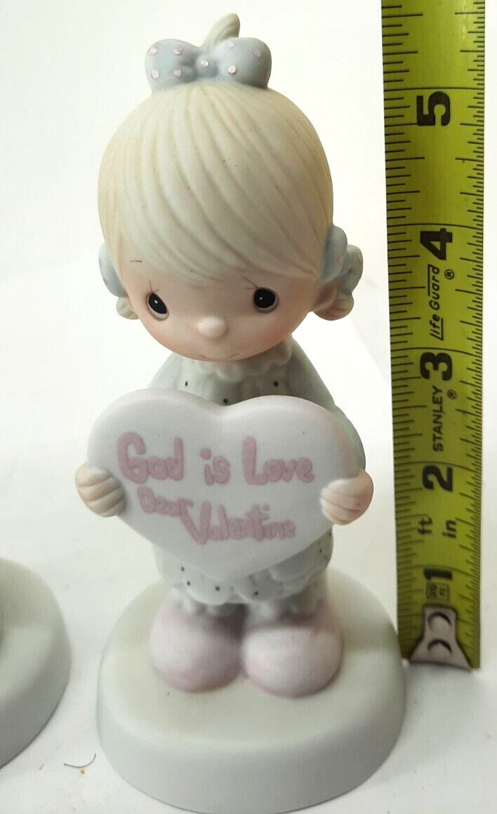 Set Of 2 Precious Moments E-7153 & E-7154 Boy/Girl Holding Heart 1981 Figurines