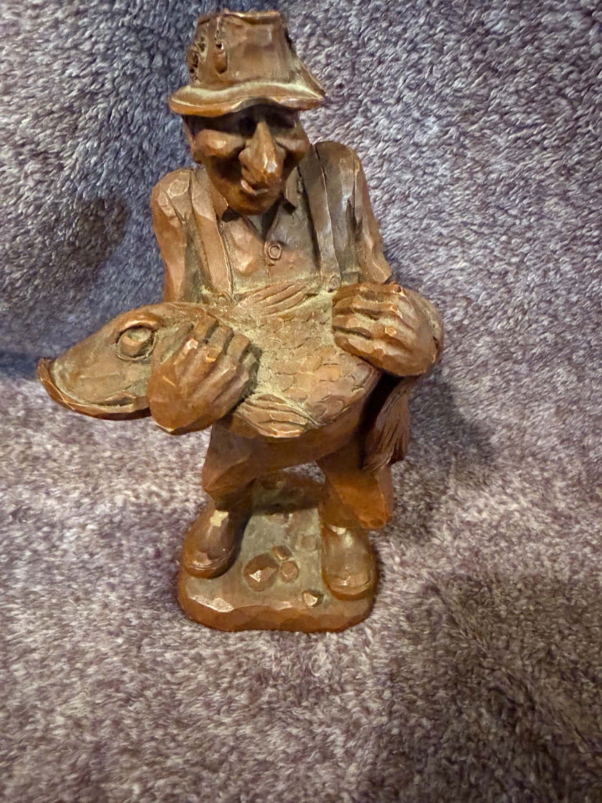Vtg Red Mill Fisherman Statue Big Catch Pecan Shells Resin Signed Wetherbee 93