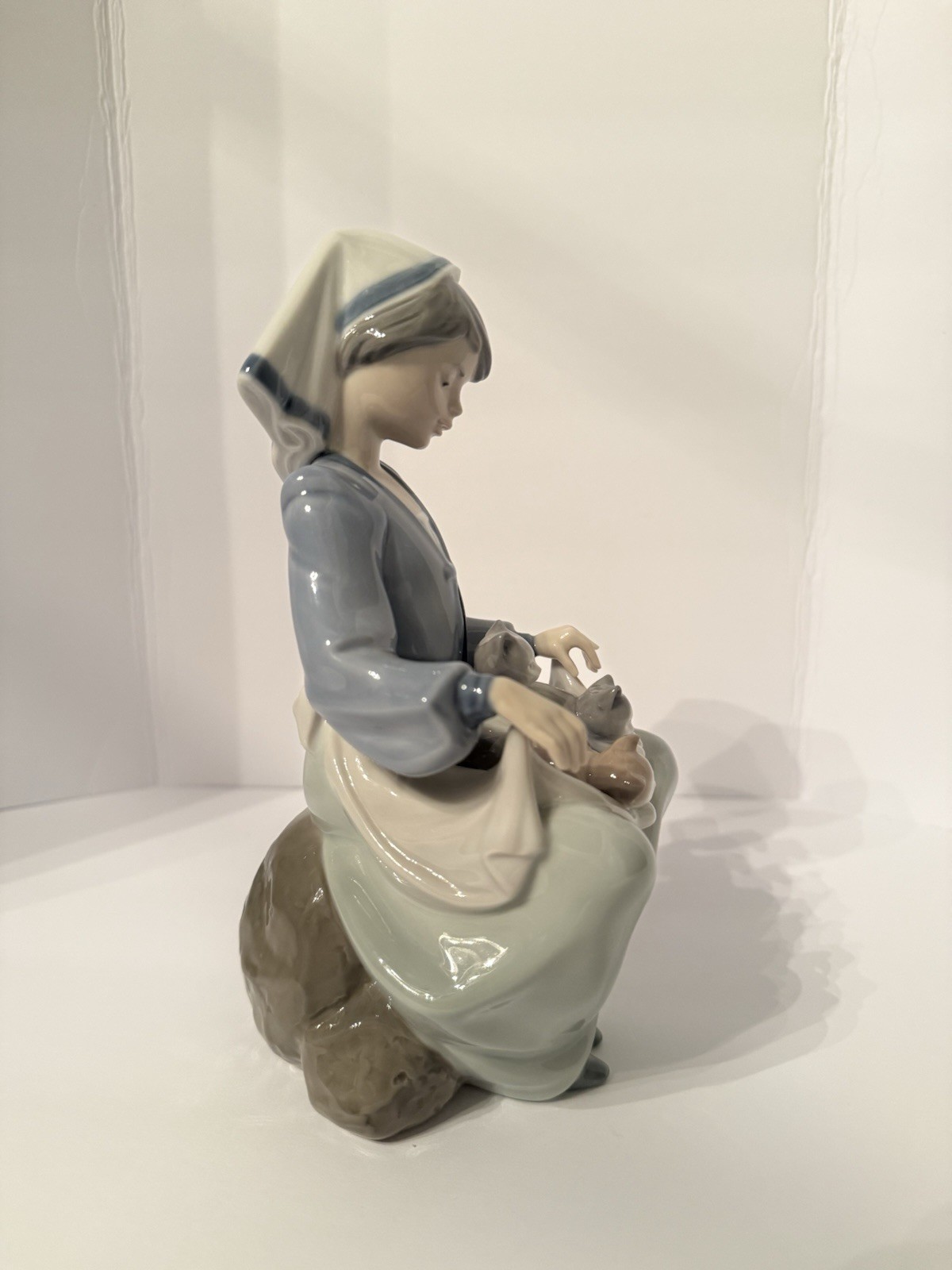 Lladró porcelain figurine titled “Lap Full of Love” (#5739)