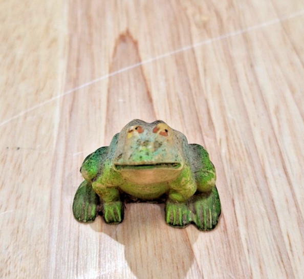1″ Vintage Miniature Green Frog Figurine Hollow Cast Resin Fairy Garden Decor