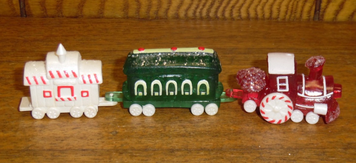 Hallmark 1988-90 Merry Miniatures Sweet Express 3pc Train – 1 1/4″ Tall
