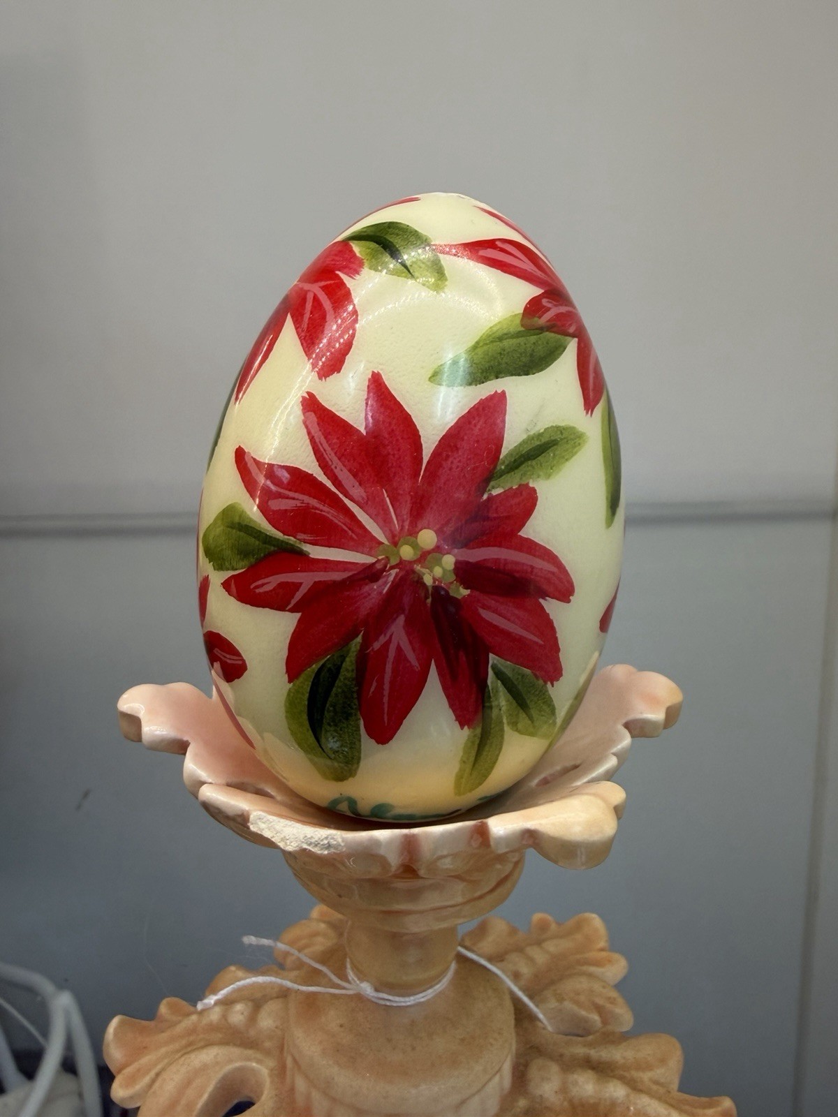 Alan Traynor Hand Painted Signed Solid Wood Floral Collector Egg Ivory Red Green