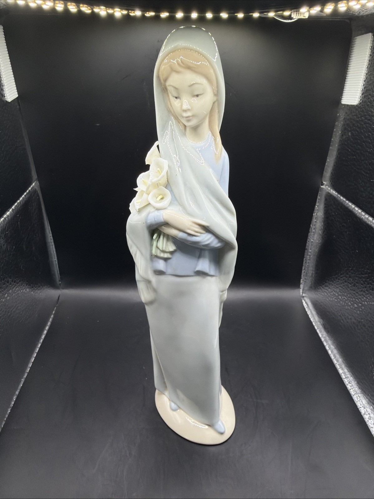 Lladro Vintage #4650 Girl With Calla Lilies Retired Matte Glaze Figurine
