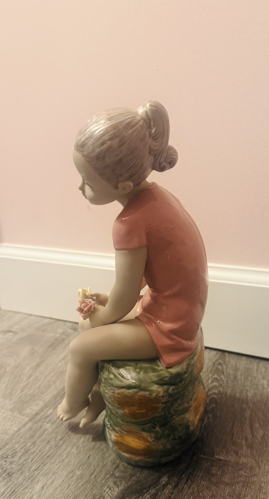 Lladro Large MINT Daisa Pensive Girl Sitting on Rock w Rose Retired Spain
