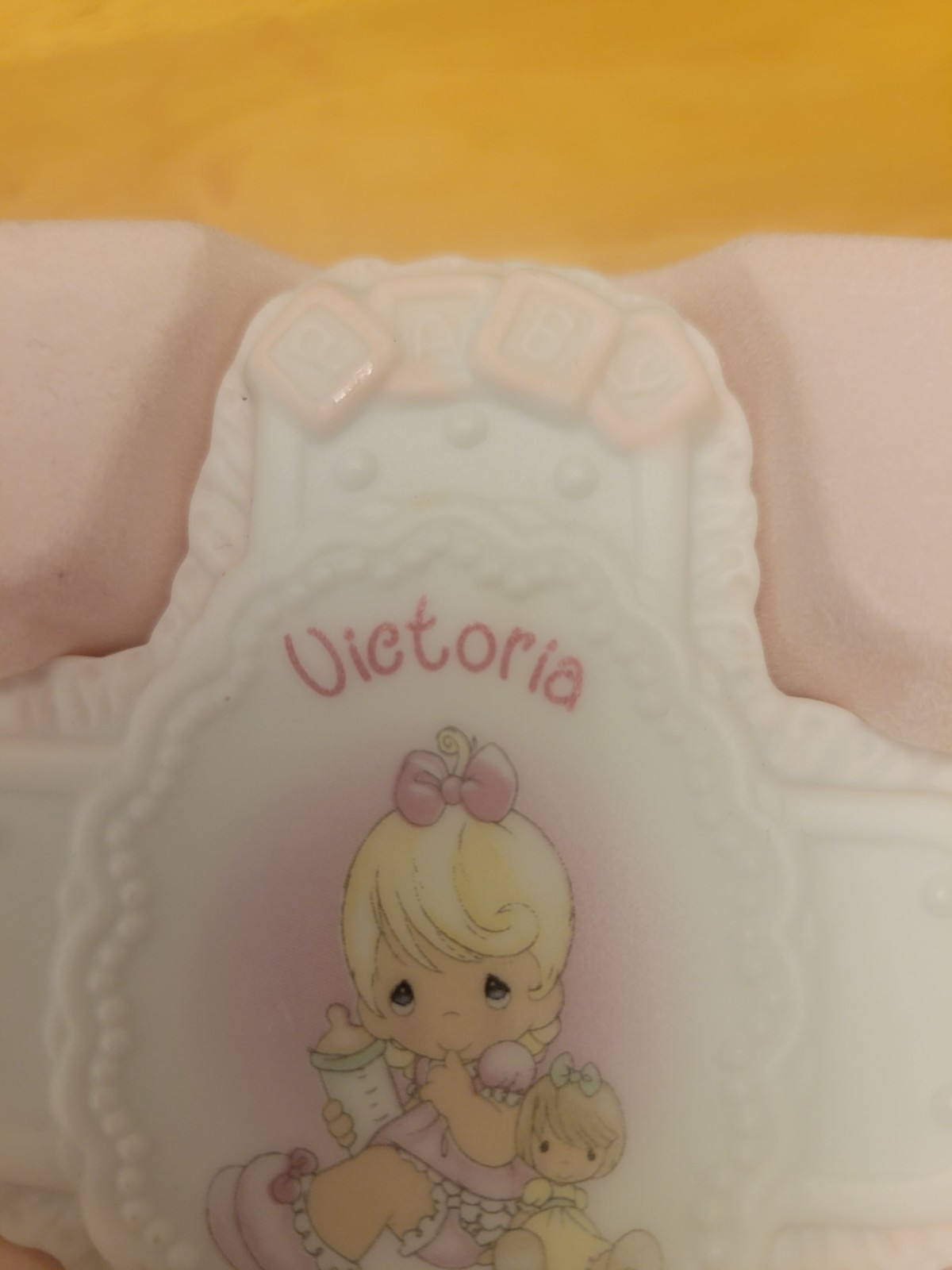 Precious Moments “Jesus Loves Me” Baby Girl Porcelain Wall Cross BAPTISM Names