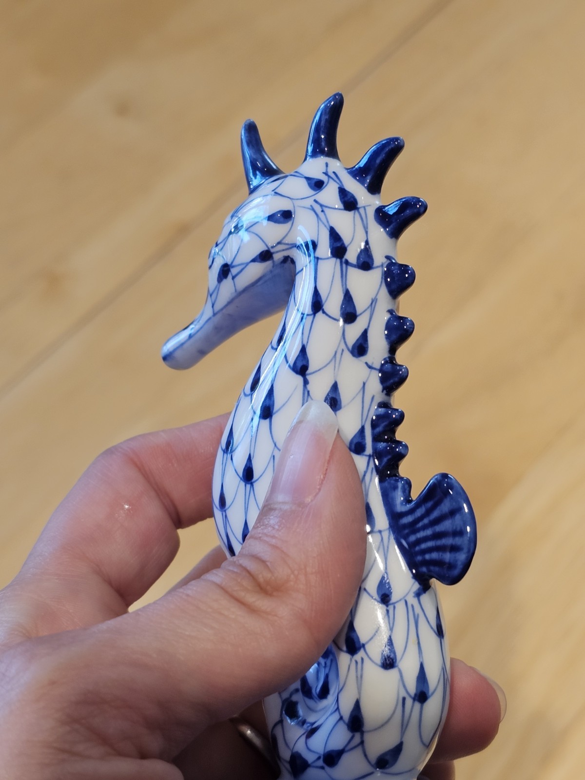 Andrea By Sadek Blue & White Fishnet Seahorse Porcelain 4 5/8″ Figurine