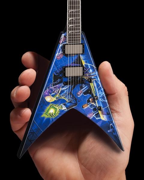 AXE HEAVEN MEGADETH – Dave Mustaine Signature V Rust In Peace Miniature Guita…