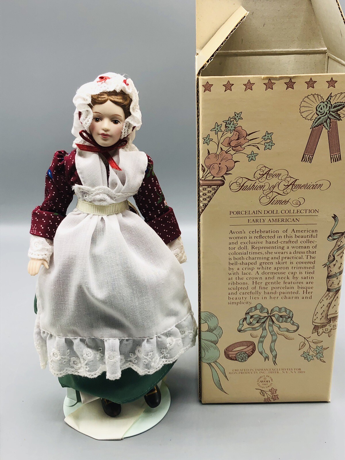 Vtg 1987 Avon Fashion of American Times Early American Porcelain Doll 8”