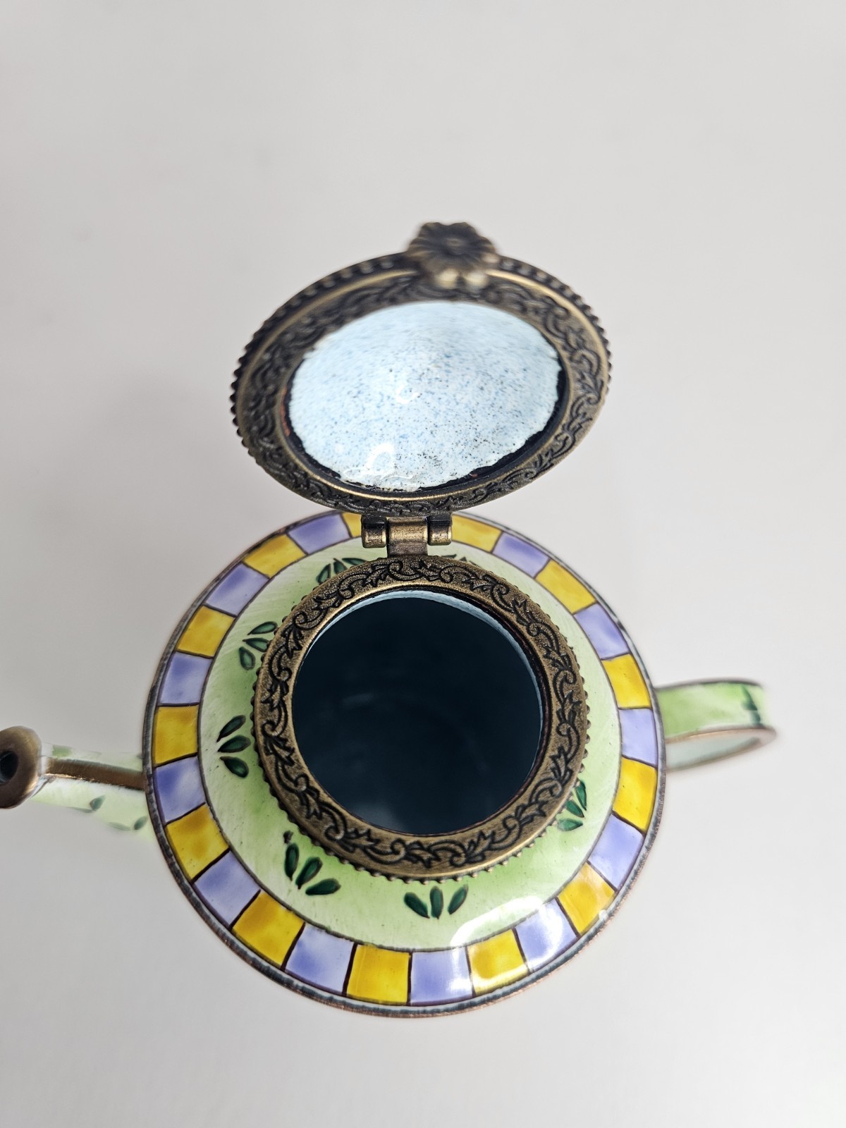 KEVIN CHEN Miniature enamel hand painted Teapot Cats