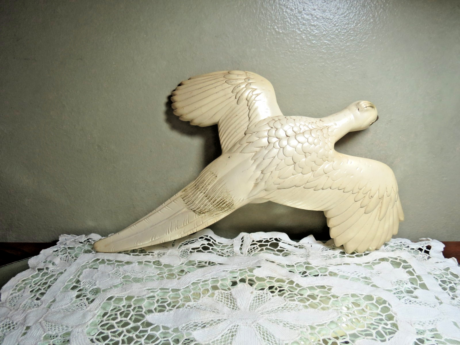 Cream Opalescent Miller Studio Pheasant chalkware wall hanging circa 1959