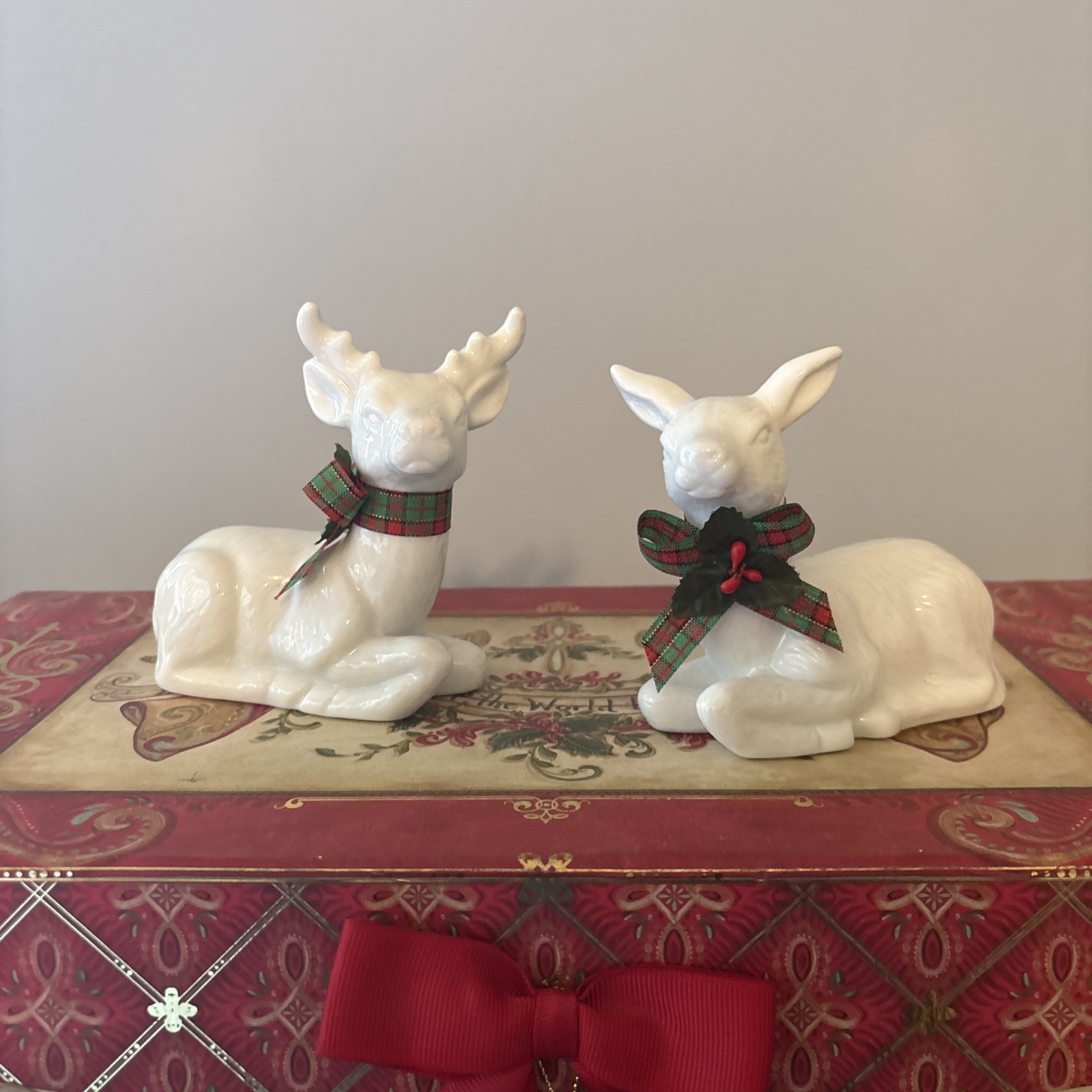 Set Of White Porcelain Deer With Holiday Bows 4×3.5 In