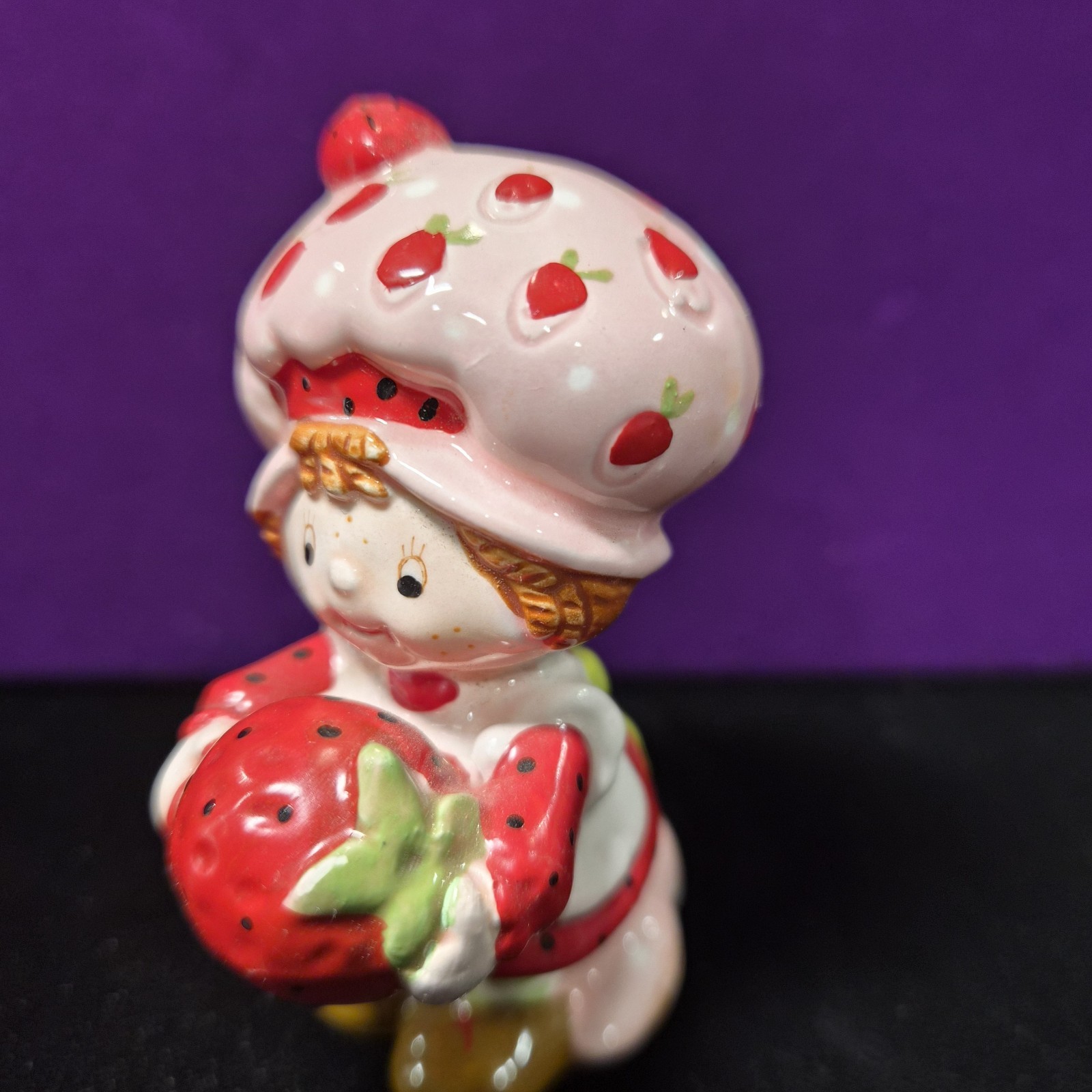 2 Vintage 1981 STRAWBERRY SHORTCAKE Ceramic Figurine CUSTARD WWA Inc 1980s Korea