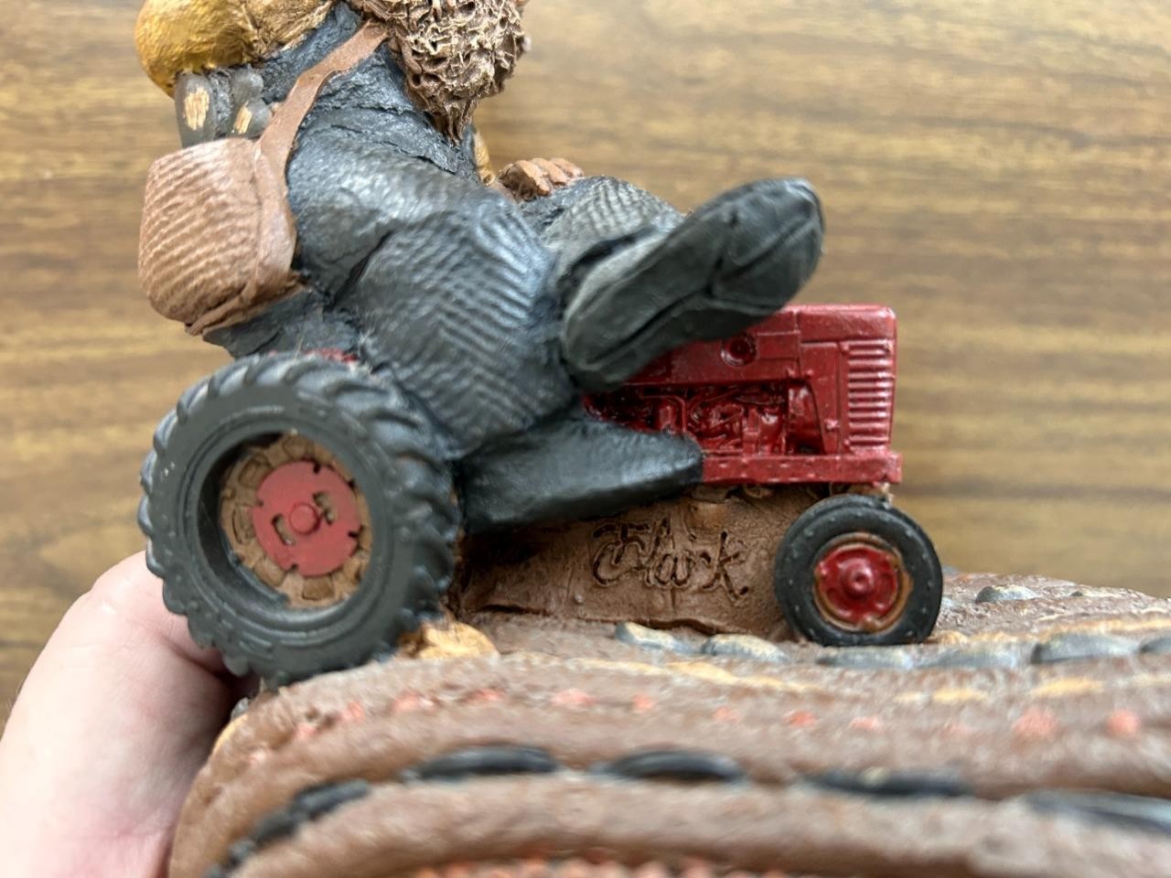 Tom Clark gnome figurine Macdonald on tractor #67 1987 EIEIO 5023