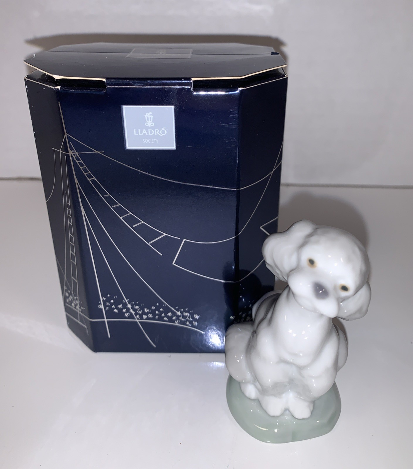 Lladro Dog Glossy Figurine #7685 “A Friend For Life” Collectors Society Piece