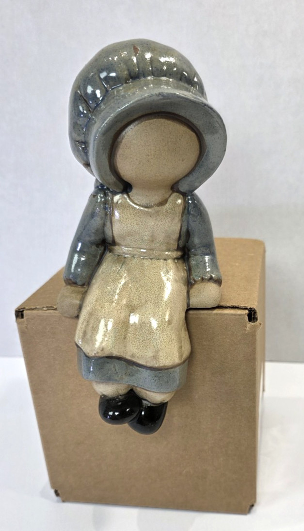Vintage Ceramic Stoneware Pottery Shelf Sitter Amish Girl With Bonnet HTF