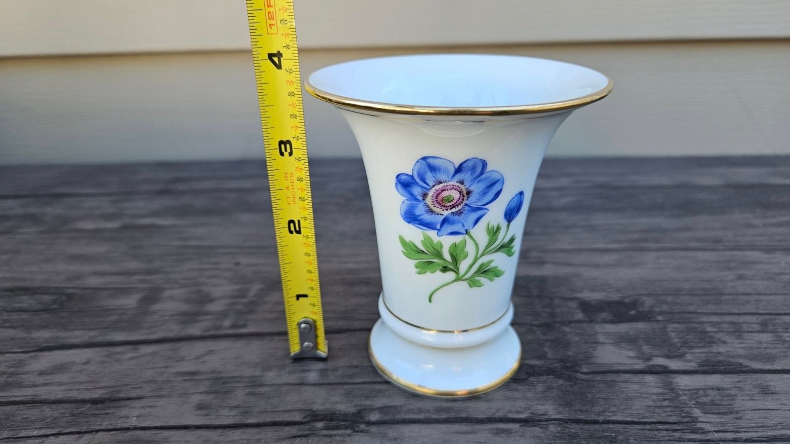 Meissen Vase 3 3/4 INCHES TALL Z13