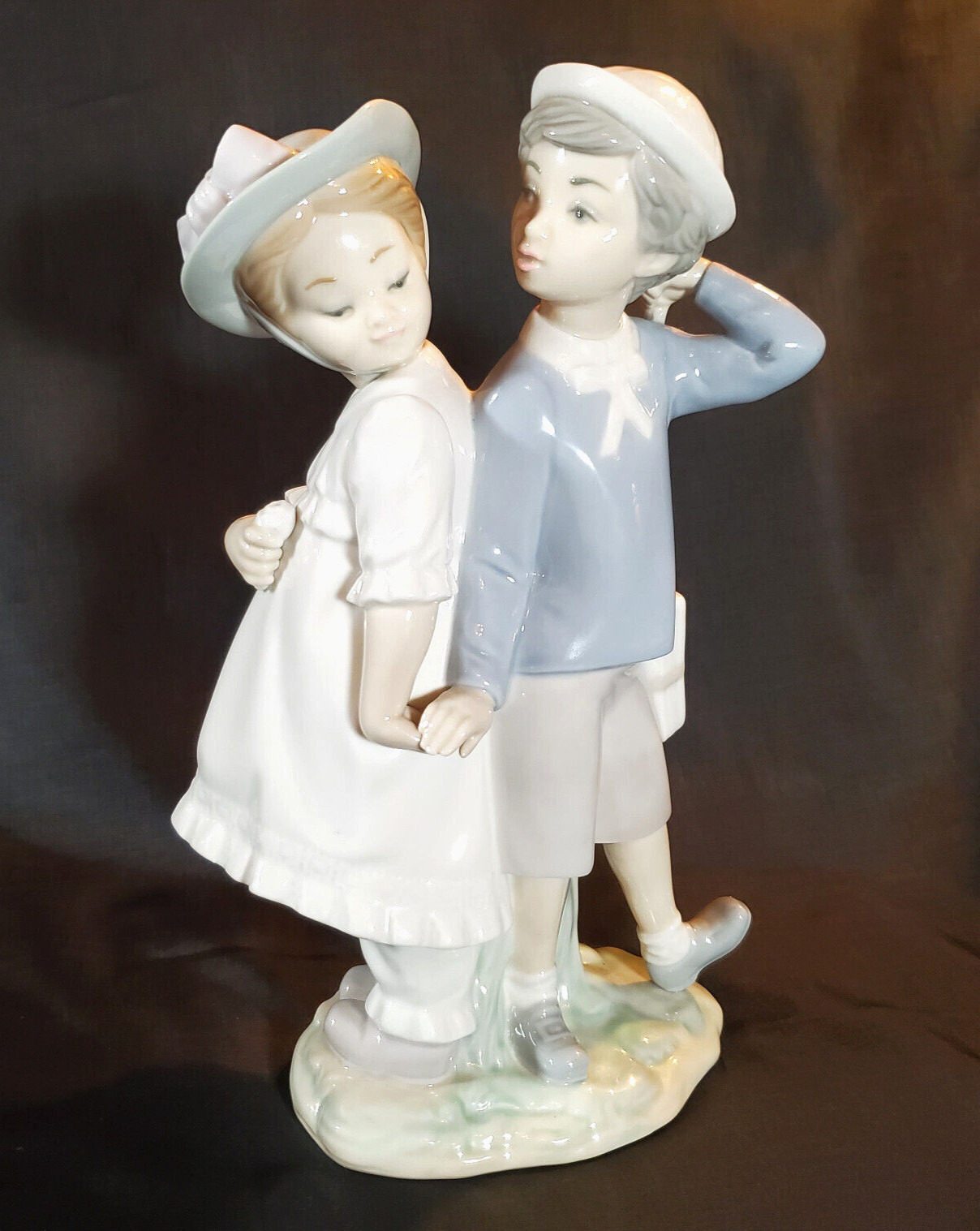 Vintage Lladro “Puppy Love” Children Figurine #1127 Vicente Martinez 1977 Retire