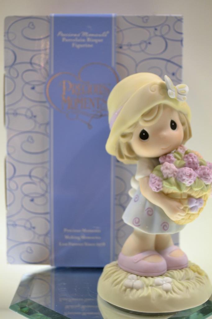 Precious Moments Figurine HEART OF A MOTHER Girl 640002 New in Box FREEusaSHP