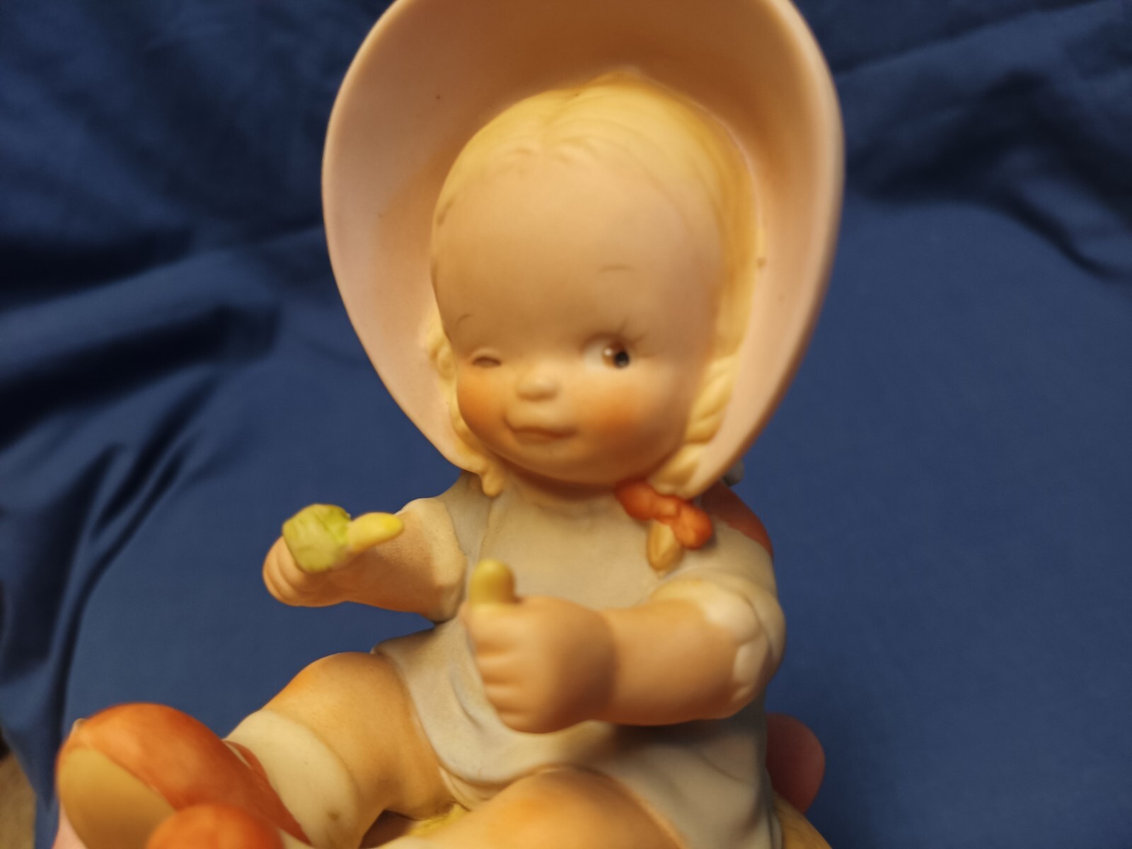 Enesco Memories of Yesterday “Luck at Last, He Loves Me!” 1989 Vtg figure 520217