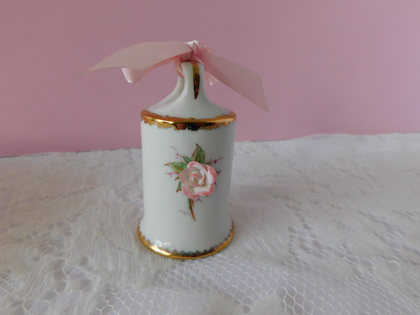 STUNNING SURPRISE – MULLER VOLKSTEDT IRISH DRESDEN MOTHER’S DAY BELL – MINT