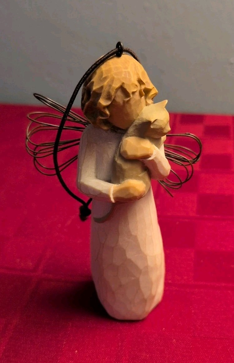 Willow Tree WITH AFFECTION Angel with Cat, Sculpted Hand-Painted Figure 4″