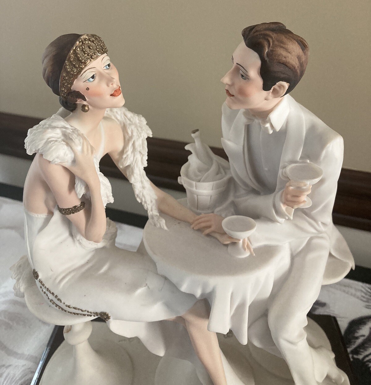 Giuseppe Armani Statue Porcelain Figurine – Couple at Table with Drinks