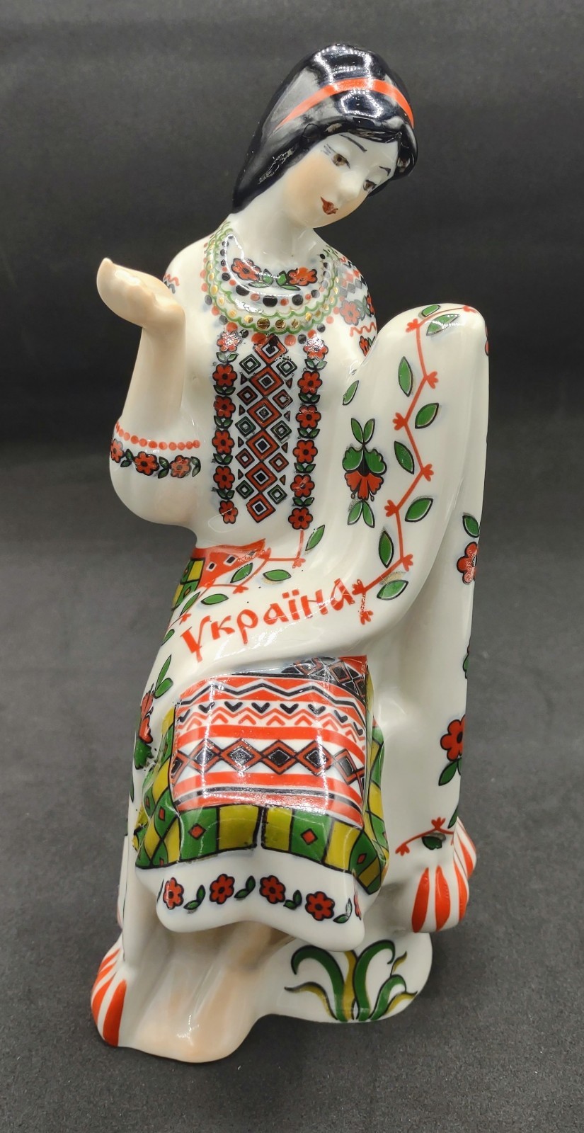 Vtg Porcelain Figurine Ukrainian Embroiderer Porcelain Factory Kyiv USSR 8.5″H