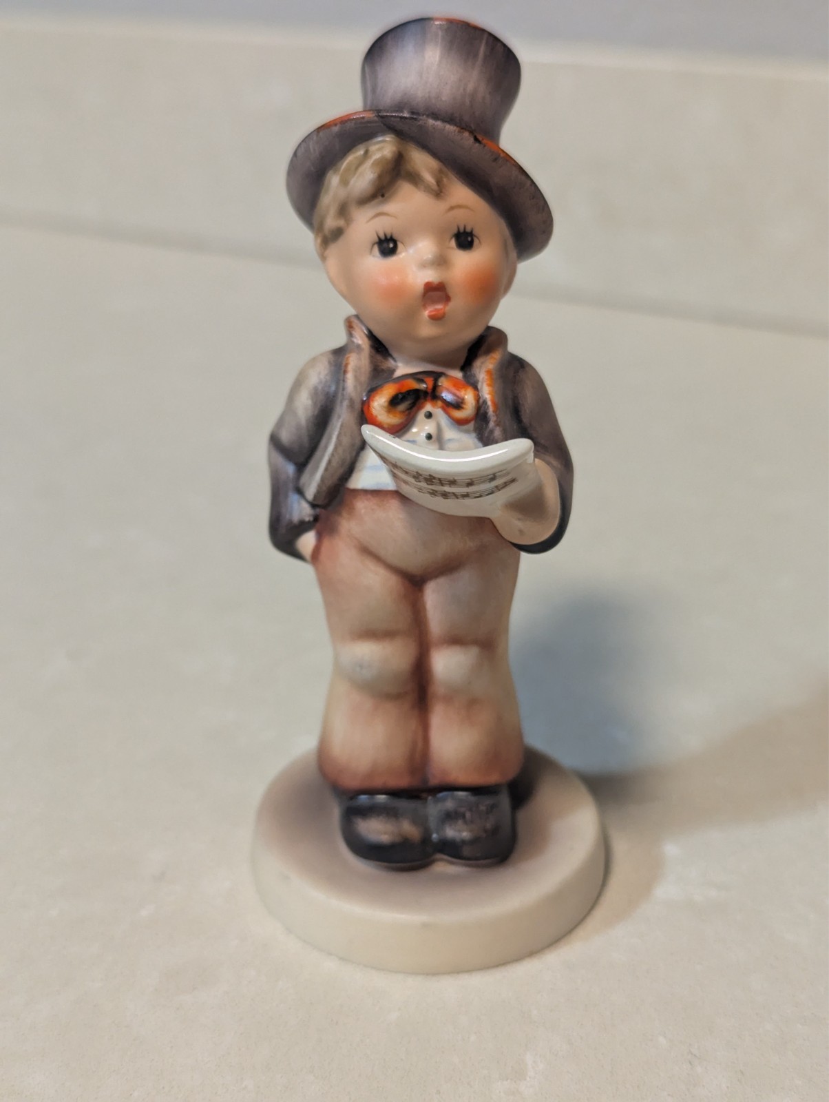 Goebel Hummel Figurine, #131, “Street Singer”, TMK3, 4.50″ tall