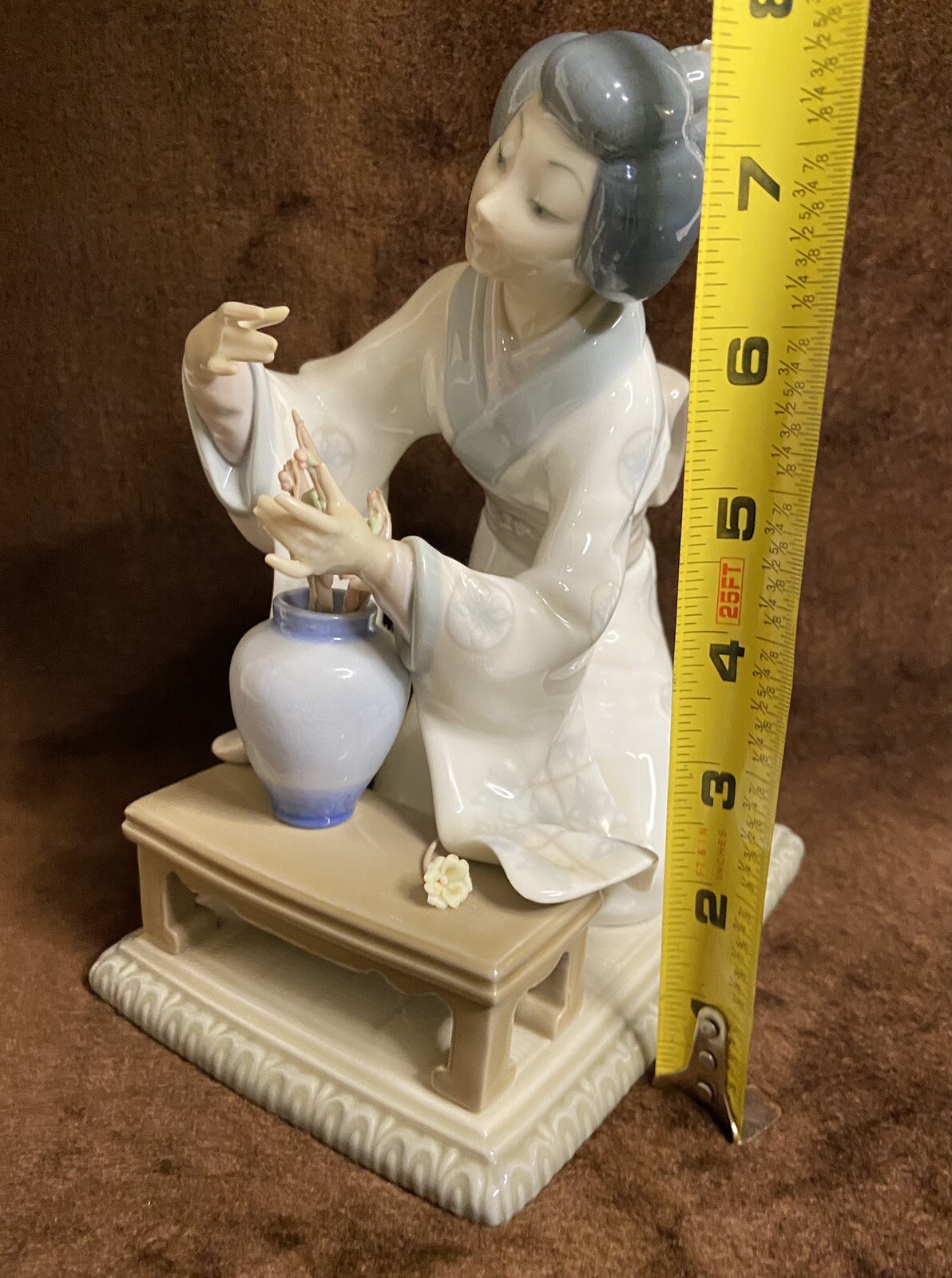 Lladro Porcelain Figurine Asian Flower Arranging Geisha