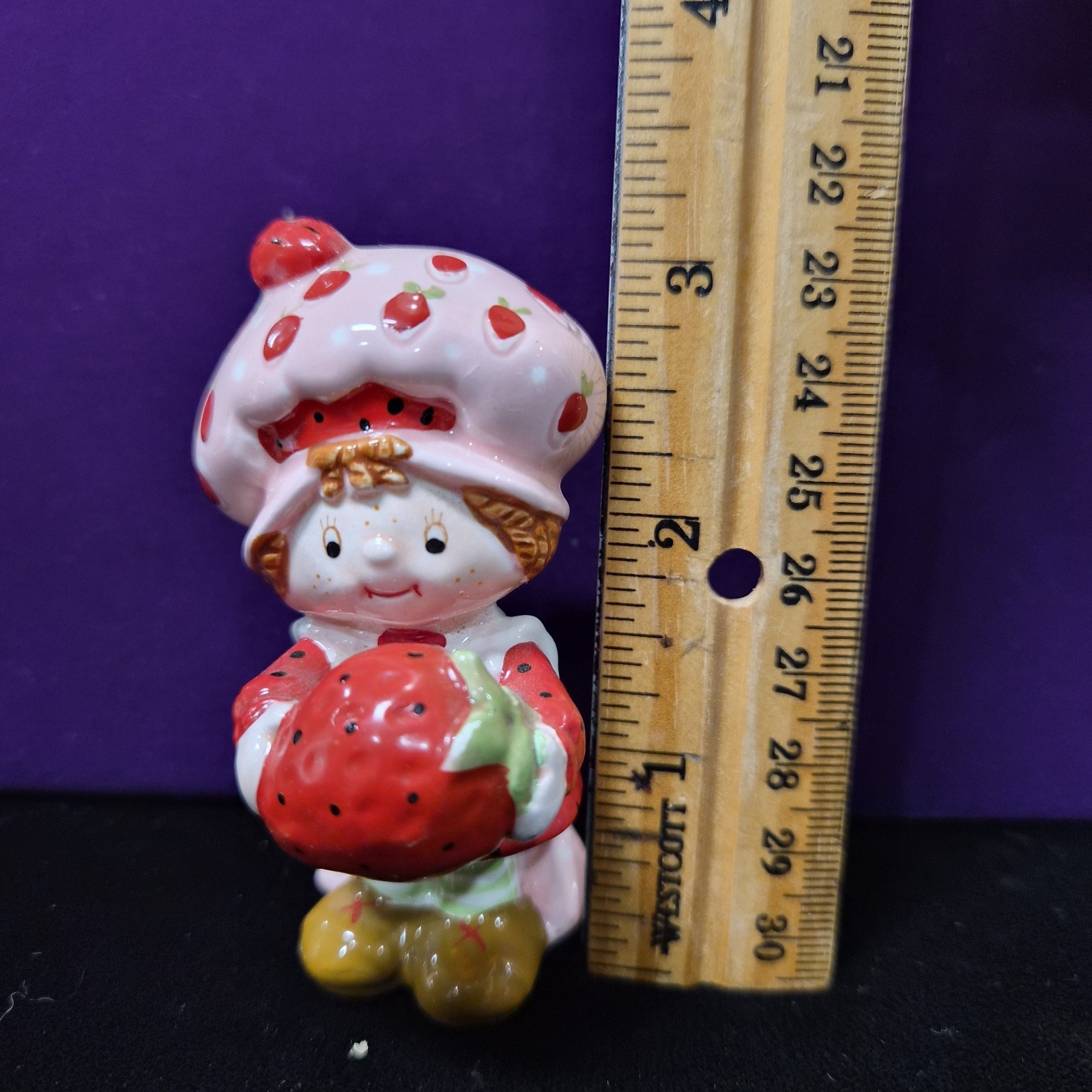 2 Vintage 1981 STRAWBERRY SHORTCAKE Ceramic Figurine CUSTARD WWA Inc 1980s Korea
