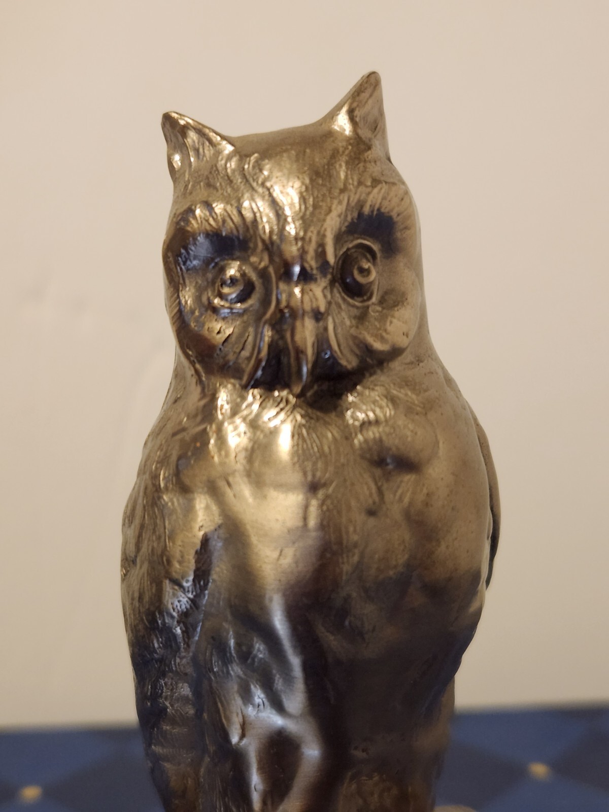 BEAUTIFUL VINTAGE 4.75″ PEWTER OWL FIGURINE OWL SITTING ON SACK OF BOOKS HEAVY
