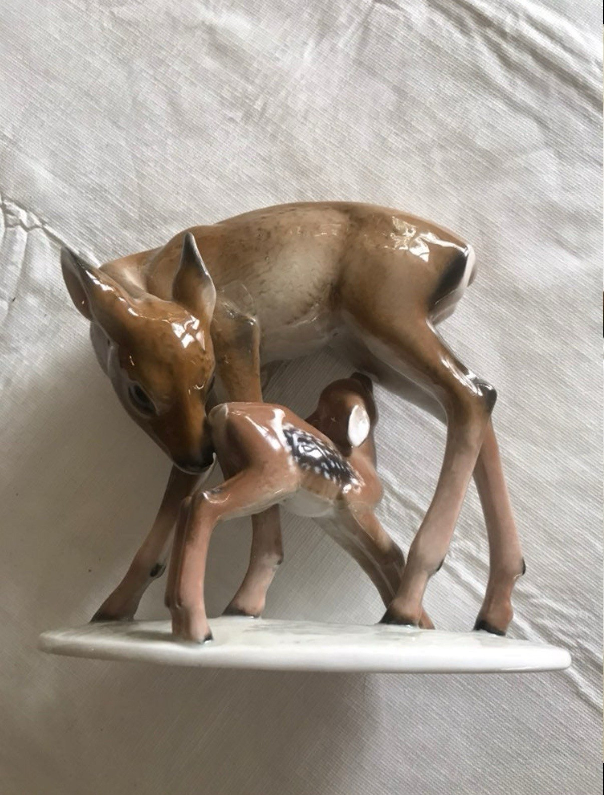 Handgemalt Doe with fawn statue (1940’s)