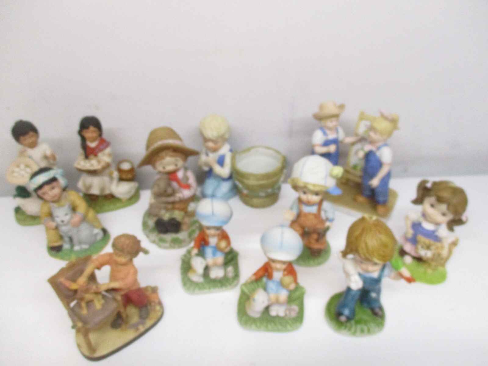 Lot Of 12 Vtg Figurines HOMCO-ARDCO-Tender Times And And More