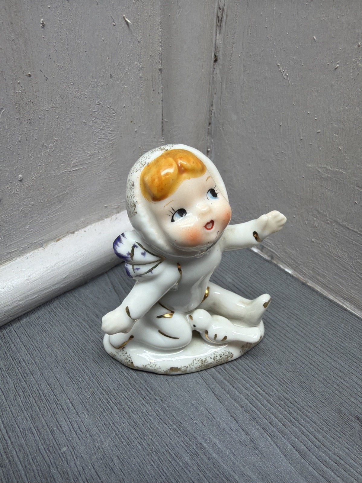 CUTE! Vintage 1950s Figurine Ucagco Girl And Bird Playing In Snow MCM Kitsch