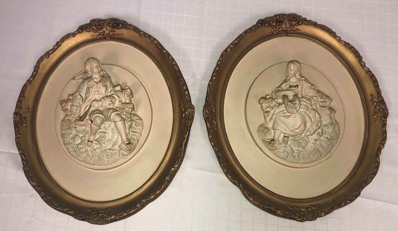 Pair ALEXANDER BACKER ABCO Chalkware Wall PLAQUE 3d Relief Colonial Man Woman