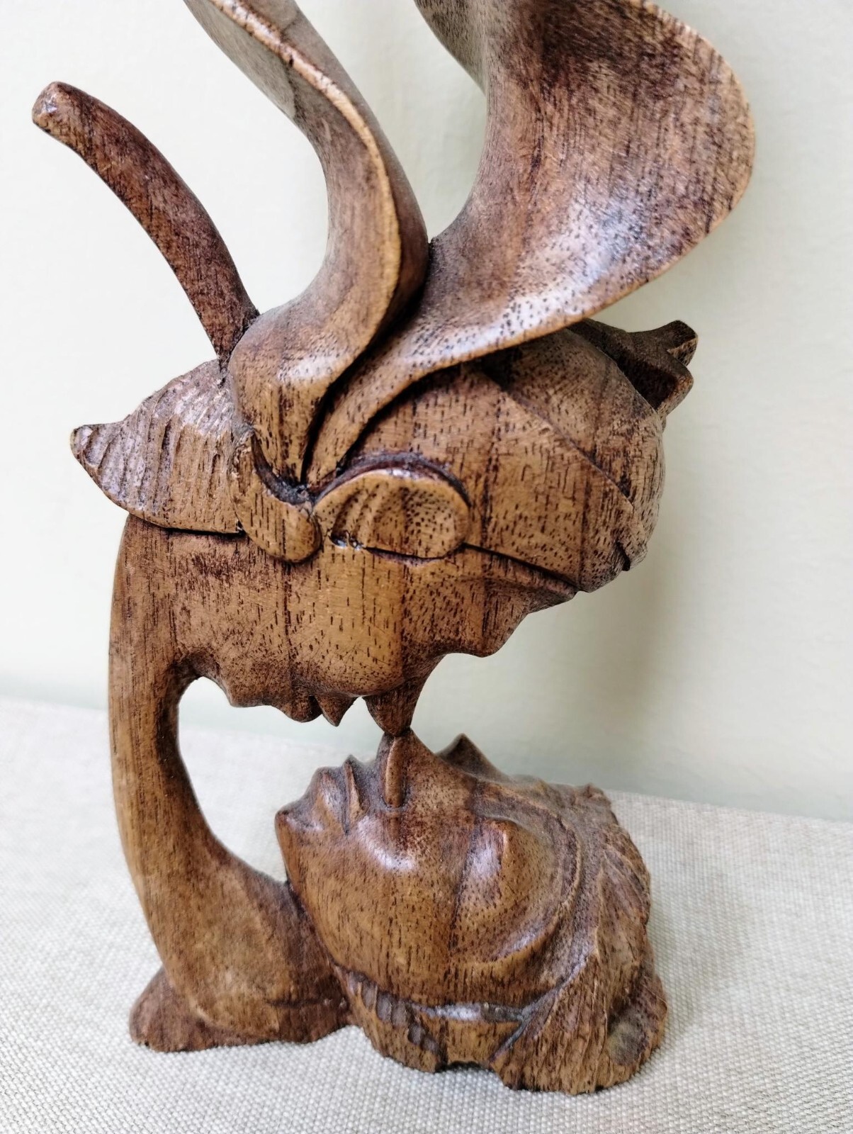 Carved Wood Exotic Kissing Loving Couple Sculpture Carving 8.5 inches