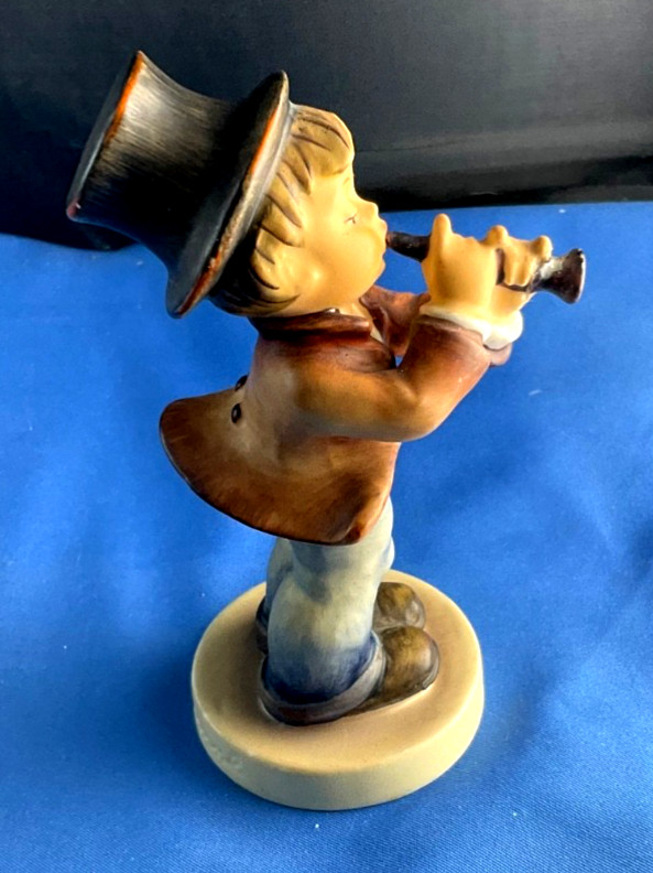 Hummel Goebel figurine “Sernade” Boy Playing Horn Vintage 5” Tall