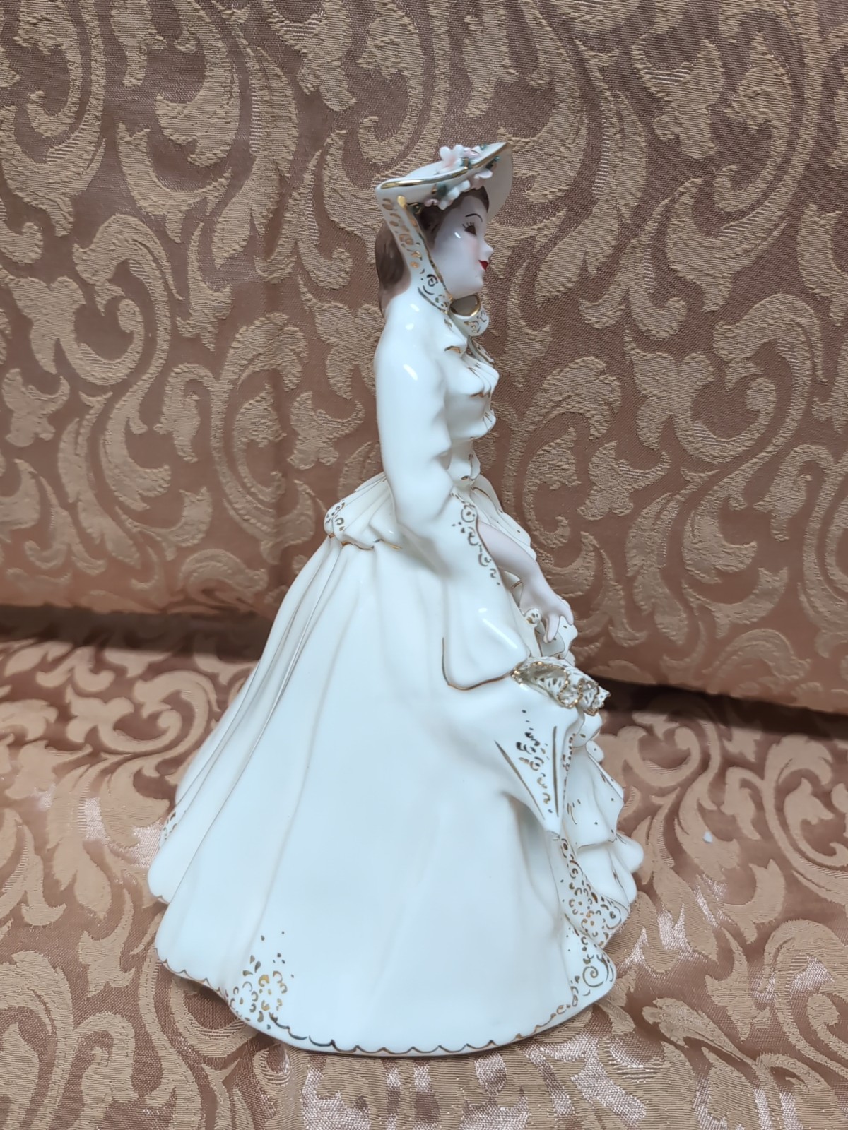 Lovely Florence Ceramics Pasadena ” Charmaine” White & Gold