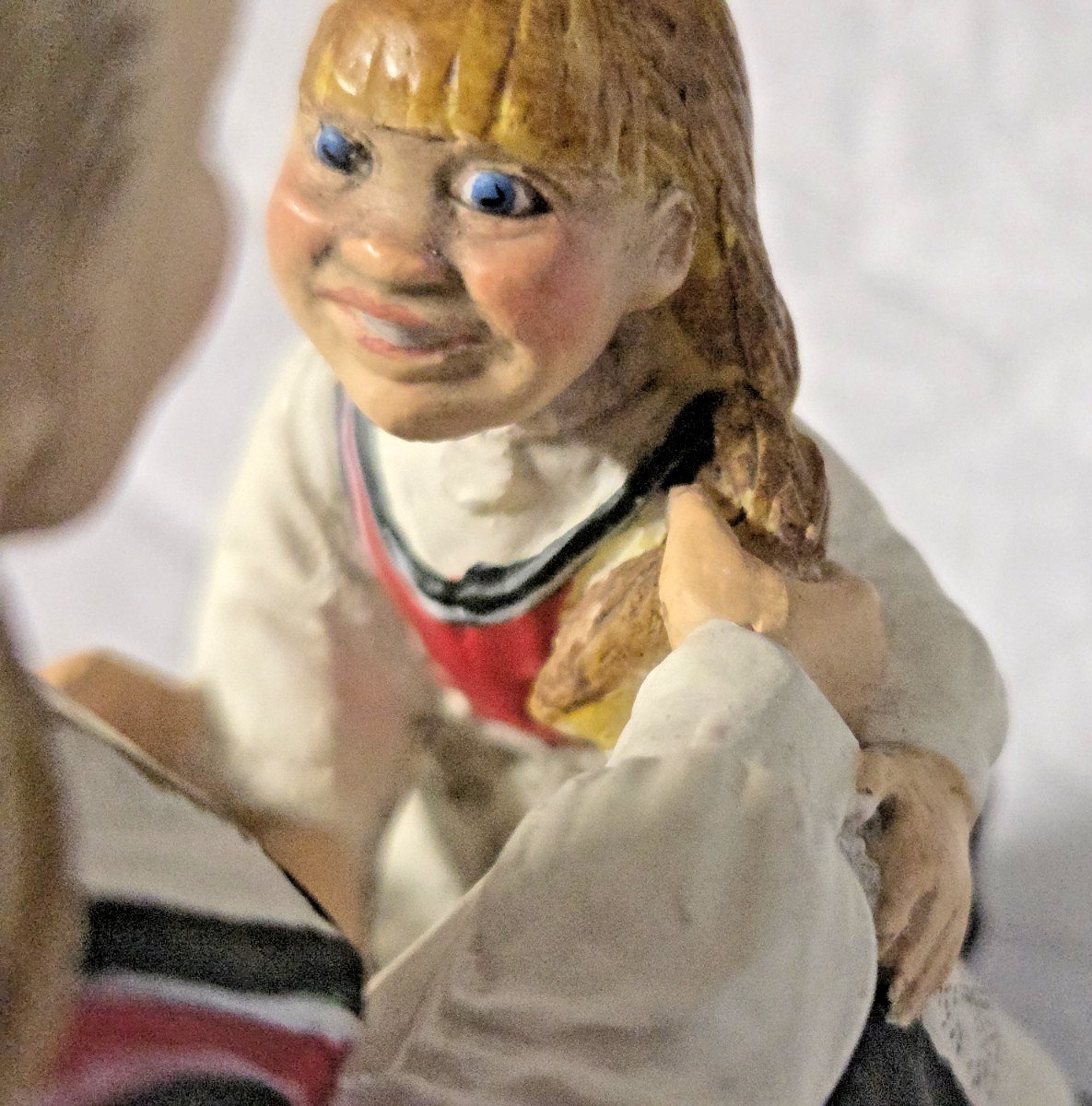 Candy Design Norway Figurine Mother Woman Child Hardangers Bunads 4X3.5″ Resin