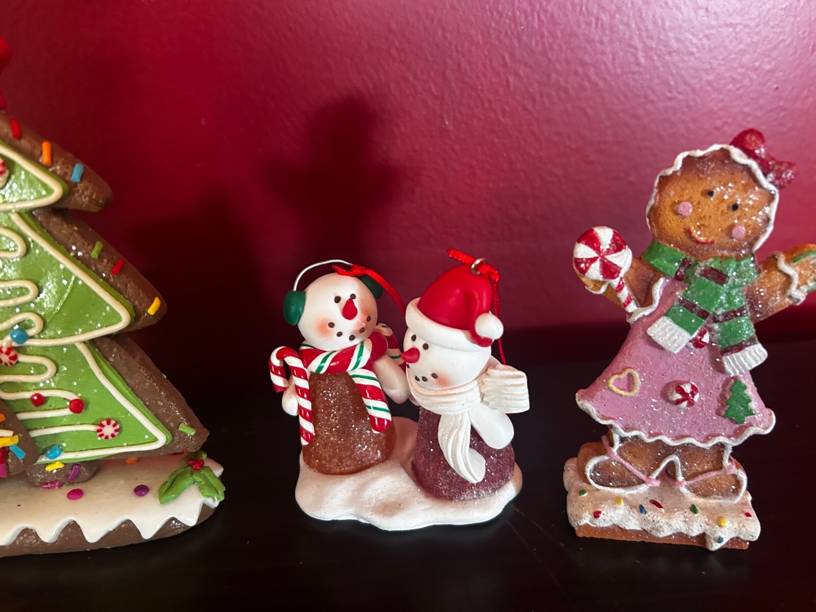 6 Piece Set Holiday Figures Inc 2 Snowmen Pairs, 1 Tree & 3 Gingerbread People