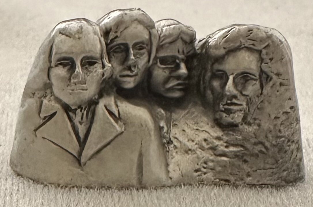 MOUNT RUSHMORE Monument Pewter South Dakota Replica Souvenir Art Figurine