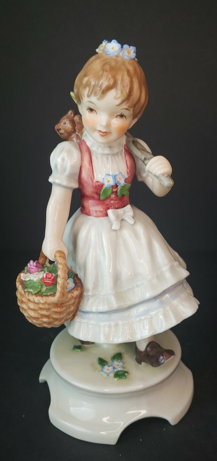 Garden Princess Girl Figurine Lore 240 – 7/597 – 1970 Goebel