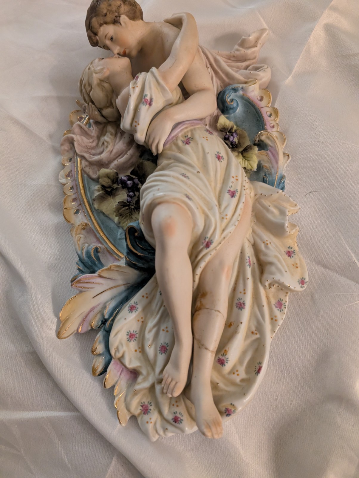 Vintage mid-20th century Capodimonte-style porcelain wall plaque See Damage Pic