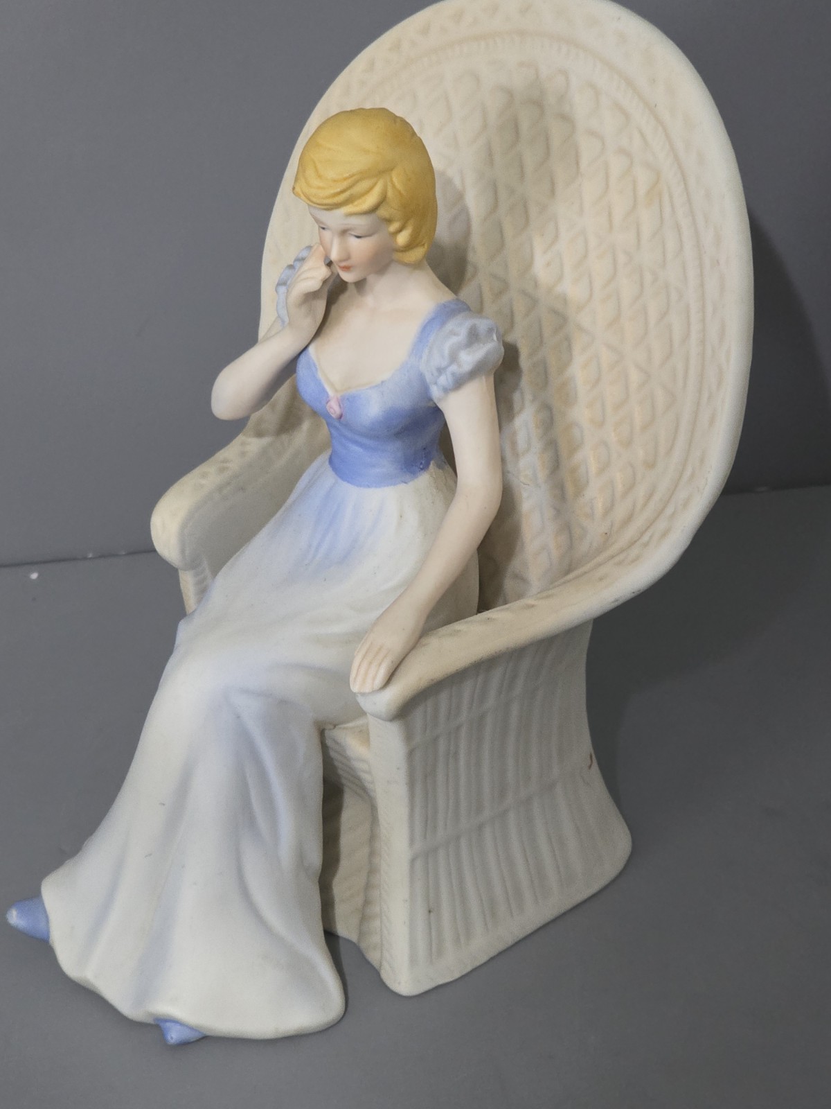 VTG Ceramic Porcelain Woman Figurine Sitting w/ Hat Lady Statue ELEGANT