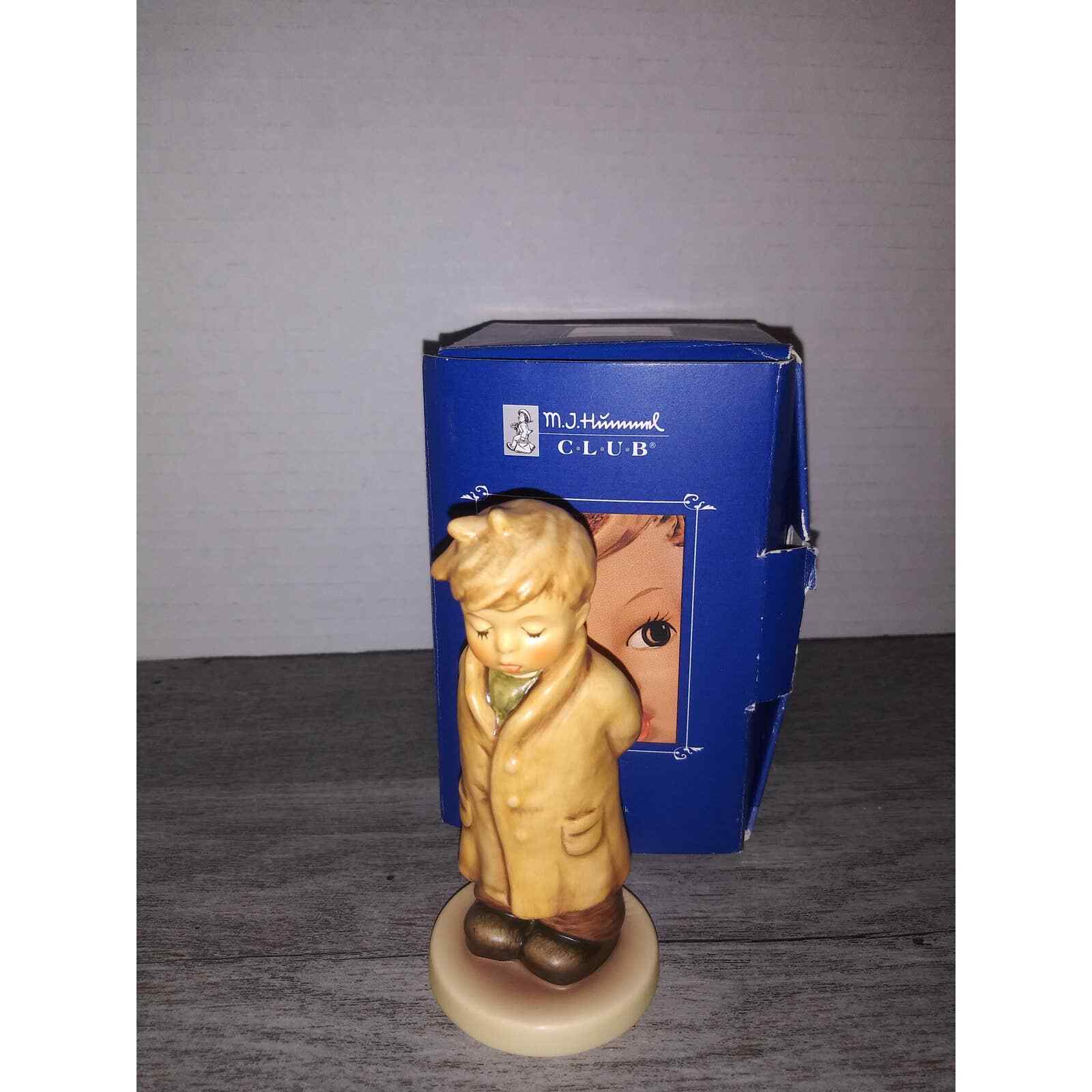 M J Hummel Club Goebel Too Shy To Sing 4″ 10 cm 1995 Hum 845